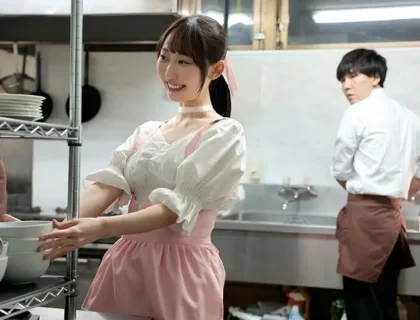 Bạn gái của tôi là cô hầu bàn dâm đãng