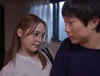 Cô giái môi giới nhà đất quyến rũ chồng của khách hàng Cô giái môi giới nhà đất quyến rũ chồng của khách hàng