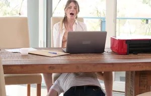 Cô nàng nứng khi làm việc tại nhà mùa dịch Cô nàng nứng khi làm việc tại nhà mùa dịch