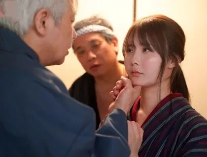 Để không bị hiến tế, cô gái đã phục vụ tình dục cho cả dân làng Để không bị hiến tế, cô gái đã phục vụ tình dục cho cả dân làng