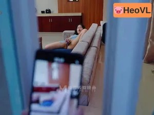 Đột nhập quan hệ em nhà kề bên đang thủ dâm Đột nhập quan hệ em nhà kề bên đang thủ dâm