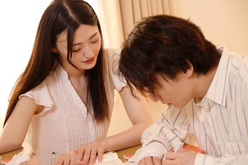 Đứa cháu trai số hưởng và cô vợ dâm của chú họ