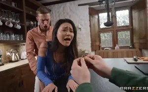 Lên đỉnh khi được bạn trai cầu hôn, nhưng có gì đó sai sai Lên đỉnh khi được bạn trai cầu hôn, nhưng có gì đó sai sai